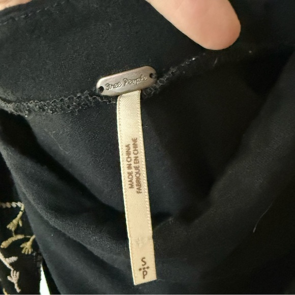 Free People|Black floral embroidered puff sleeve top “Rock with it”, Bohemian• - Picture 9 of 13